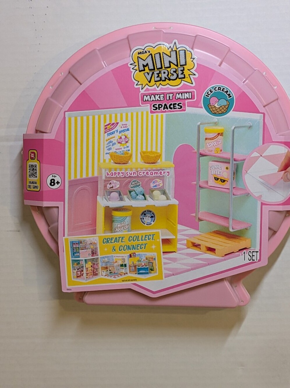 MGA's Miniverse Make It Mini Spaces Ice Cream Shop NEW